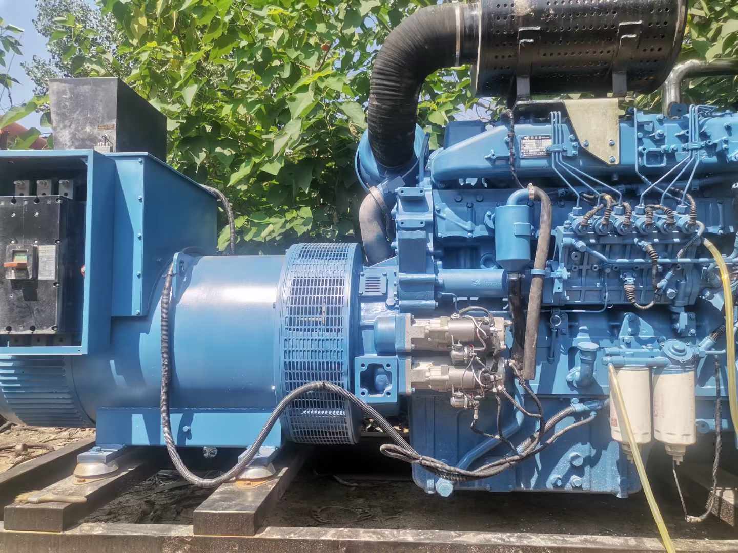 温泉详细说明降低 800kW 柴油发电机输出电流波动的方法