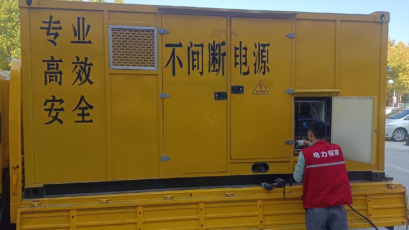 温泉柴油发电机组和UPS电源配合使用时，如何避免切换过程中的电力中断？
