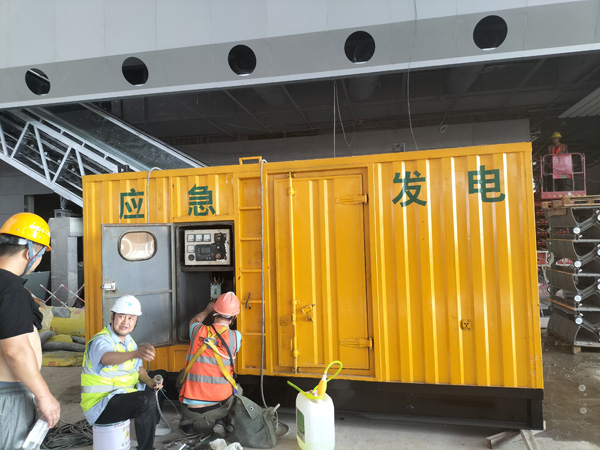 温泉怎样判断空气滤清器是否需要更换？